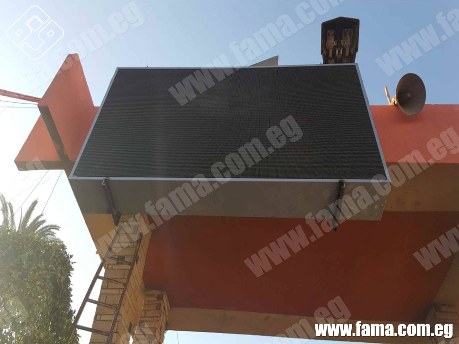 Giant outdoor advertising screens