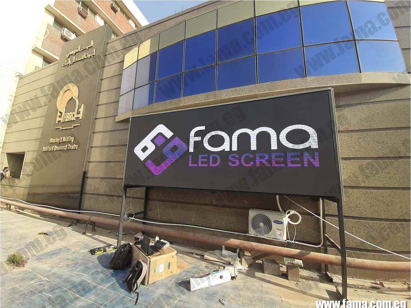 Types of electronic billboards and their stages of development